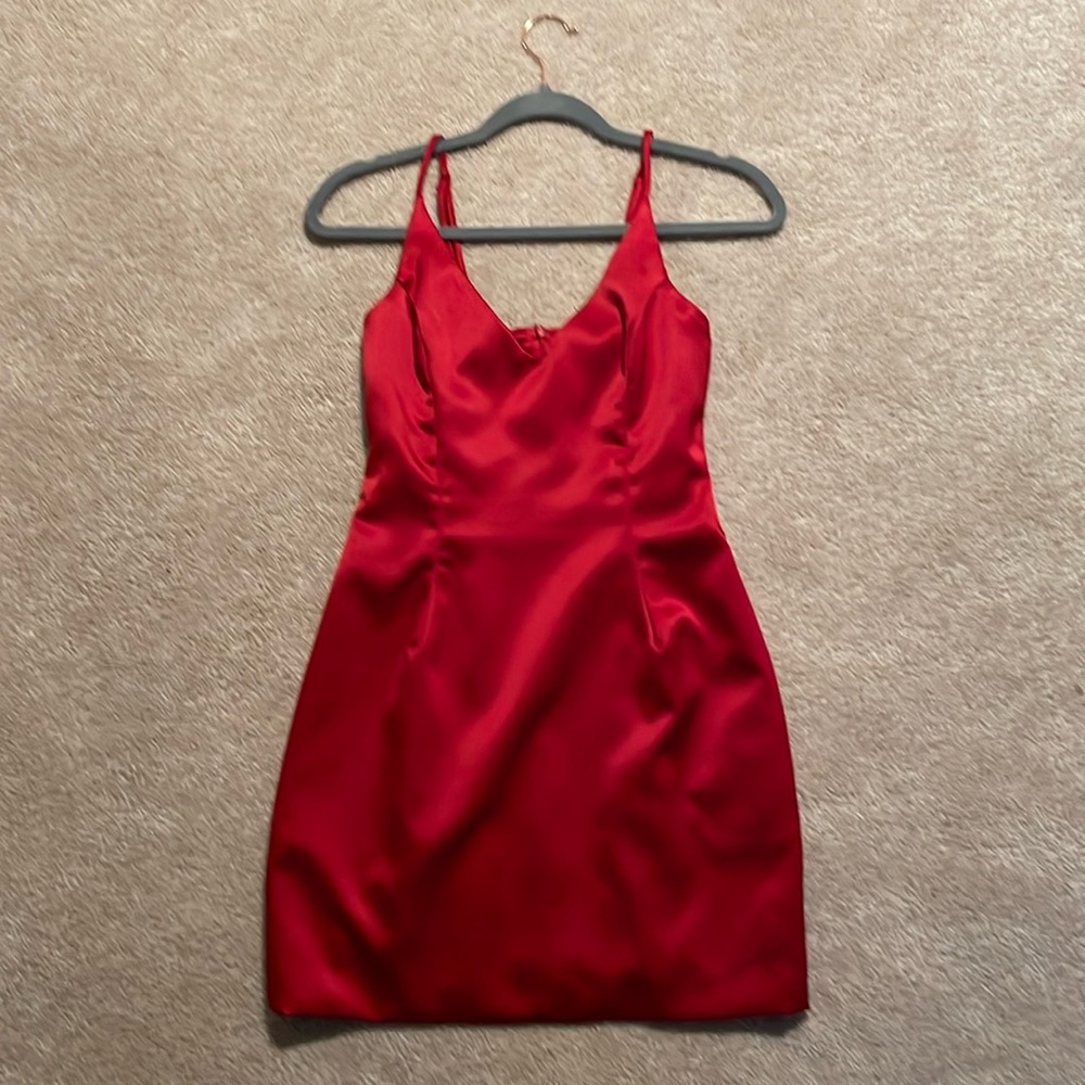Selena satin dress red - Fashion Nova